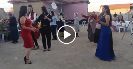 Hanımlardan çok güzel Emirdağ yöresi kaşık oyunu